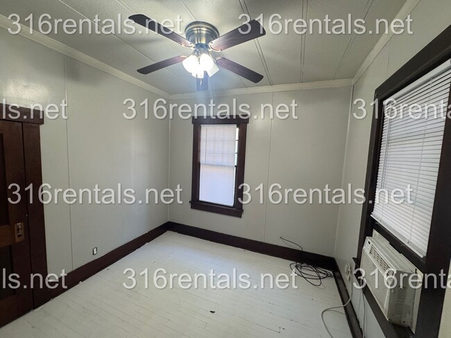 317 SW 3rd St in Newton, KS - Building Photo - Building Photo