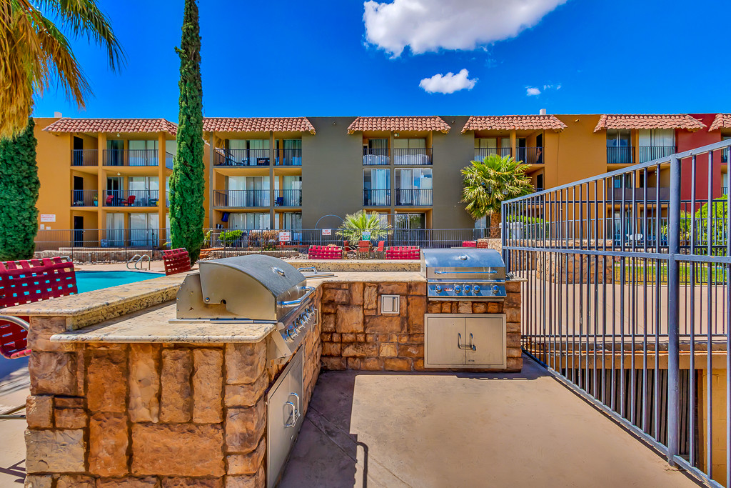 The Solana Apartments in El Paso, TX - Foto de edificio