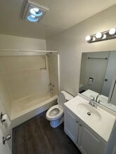 2121 E Barnett Rd in Medford, OR - Building Photo - Building Photo