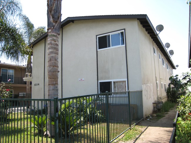 1214 W Brook St in Santa Ana, CA - Building Photo - Building Photo