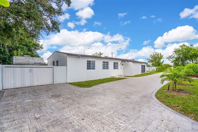 13470 NW 16th Ave in North Miami, FL - Building Photo - Building Photo