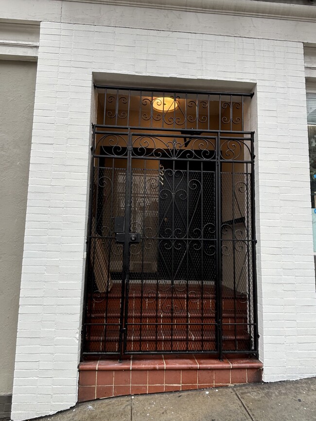 1101 Leavenworth St, Unit 1 in San Francisco, CA - Building Photo - Building Photo