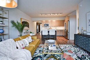 19 S Halsted St in Chicago, IL - Building Photo