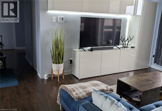 2020 Jasmine Crescent in Ottawa, ON - Building Photo - Building Photo