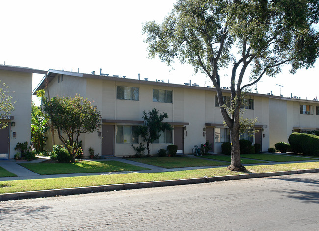 2709 S Rosewood Ave in Santa Ana, CA - Building Photo - Building Photo