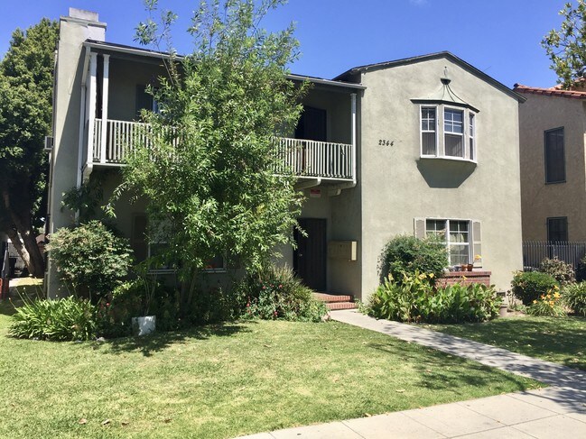 2344 Chestnut Ave in Long Beach, CA - Foto de edificio - Building Photo