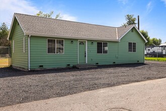 314 1st St in Benton City, WA - Building Photo - Building Photo