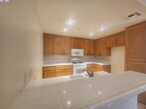 1536 Corte Reina Common in Livermore, CA - Building Photo - Building Photo