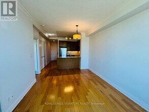 10 Bloorview Pl in Toronto, ON - Building Photo - Building Photo