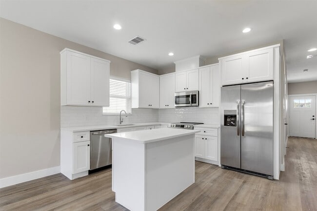 3152 N Cleveland St in Dayton, TX - Building Photo - Building Photo