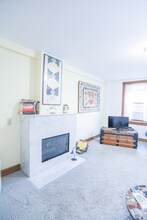 2101 N Clifton Ave in Chicago, IL - Building Photo - Building Photo