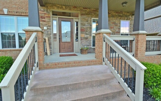 181 Roanoke Station Cir in Clarksville, TN - Building Photo - Building Photo