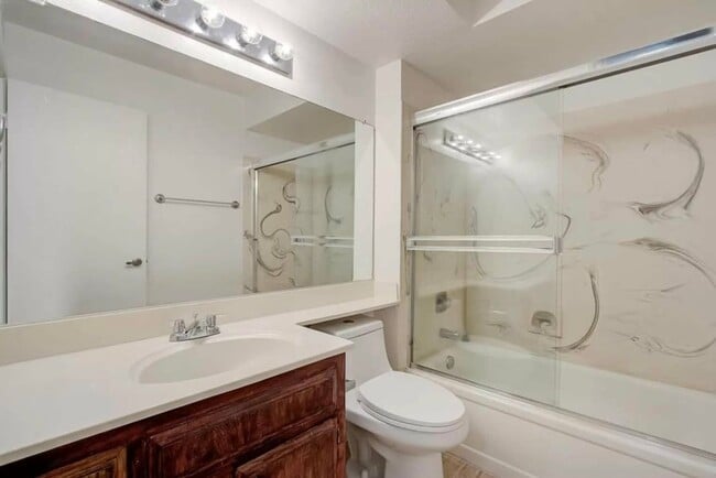 7959 La Riviera Dr in Sacramento, CA - Building Photo - Building Photo