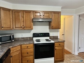 23 Pinewood Rd in Hamden, CT - Building Photo - Building Photo