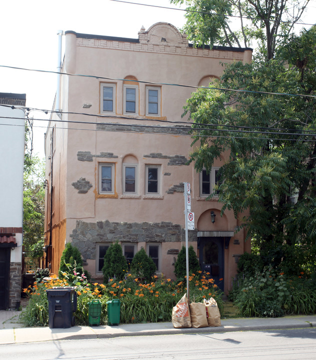 1590 Bathurst St in Toronto, ON - Building Photo