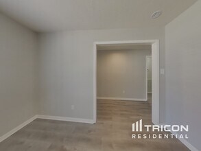 1715 Hazyknoll Ln in Houston, TX - Building Photo - Building Photo