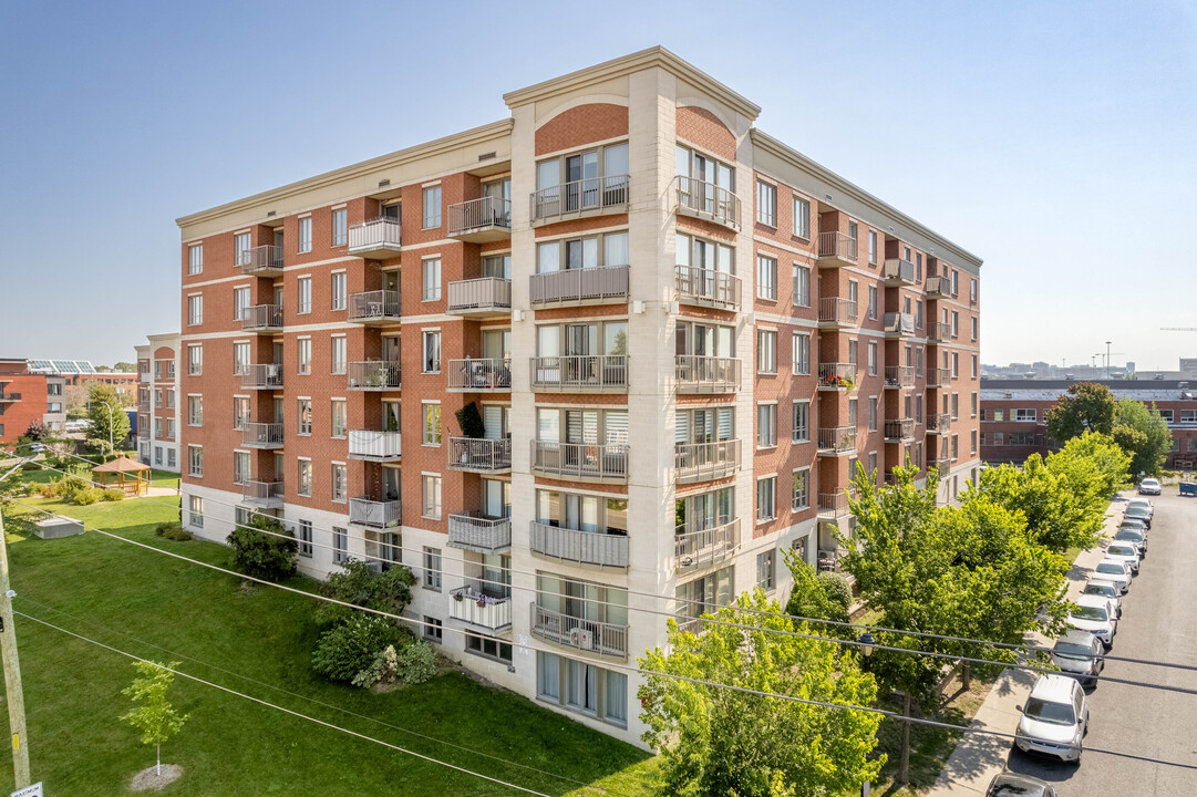 1500 Saint-Louis Rue in Montréal, QC - Building Photo