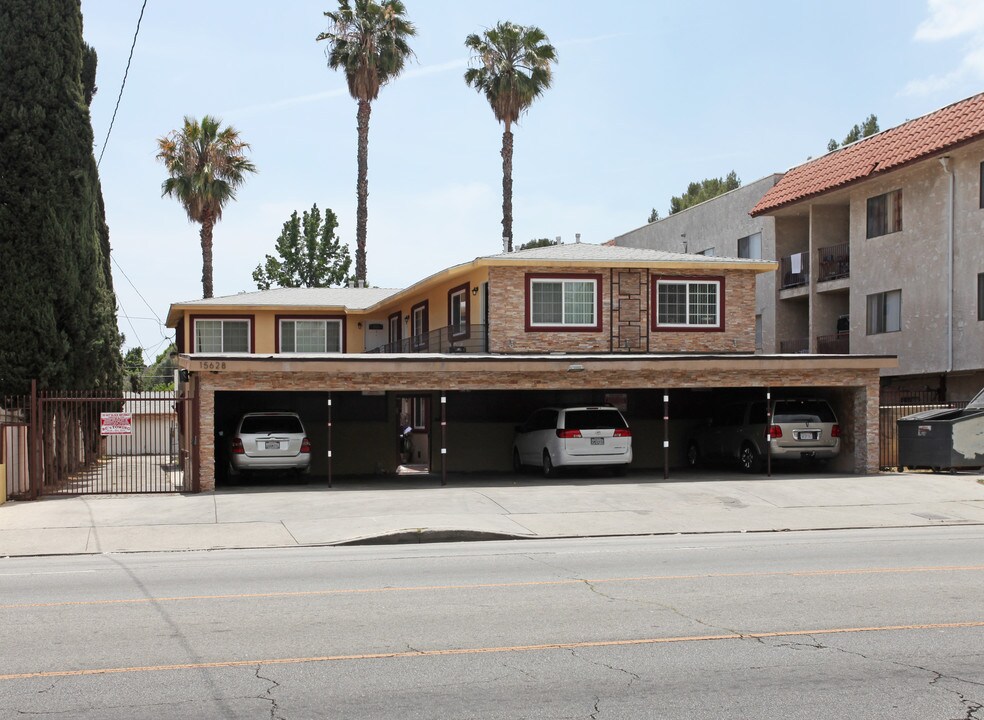 15624-15628 Vanowen St in Van Nuys, CA - Building Photo