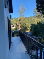 220 Hiawatha Ave, Unit One room on a 1st floor in Pacifica, CA - Building Photo