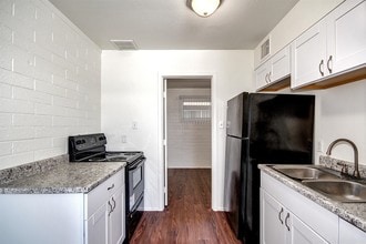 Glenn Isle in Glendale, AZ - Building Photo - Building Photo