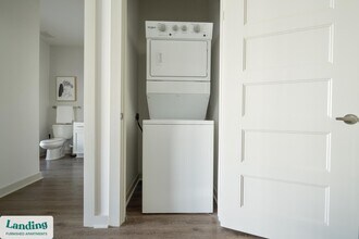 340 W 25th St, Unit 1213 in Charlotte, NC - Foto de edificio - Building Photo