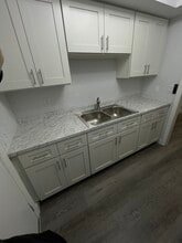 1350 E Sample Rd, Unit 110 in Pompano Beach, FL - Foto de edificio - Building Photo