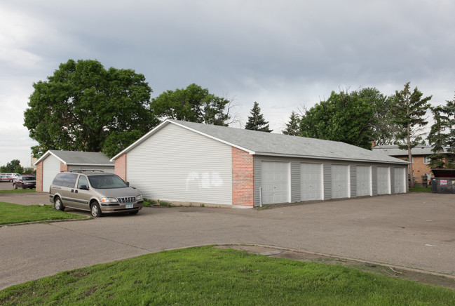 7600 Cedar Ave S in Richfield, MN - Building Photo - Building Photo