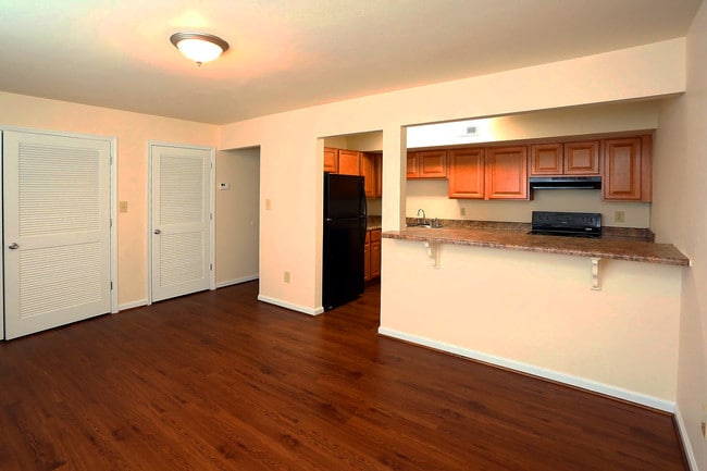 Sacramento Townhomes in Hampton, VA - Building Photo - Interior Photo
