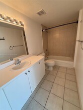 3410 Coral Way, Unit PH06 in Miami, FL - Foto de edificio - Building Photo