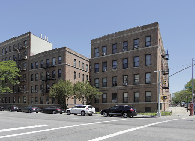 2315 Cropsey Ave in Brooklyn, NY - Foto de edificio - Building Photo