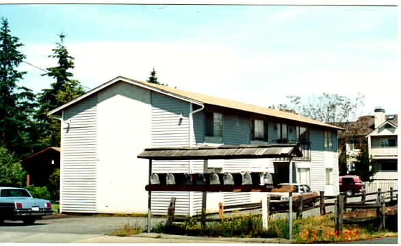 5911 4th Ave W in Everett, WA - Foto de edificio