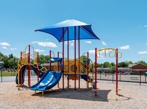 BC - Broadbay Crossings in Winston-Salem, NC - Foto de edificio - Building Photo