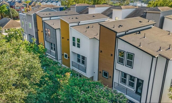 property at 602 W 28th St