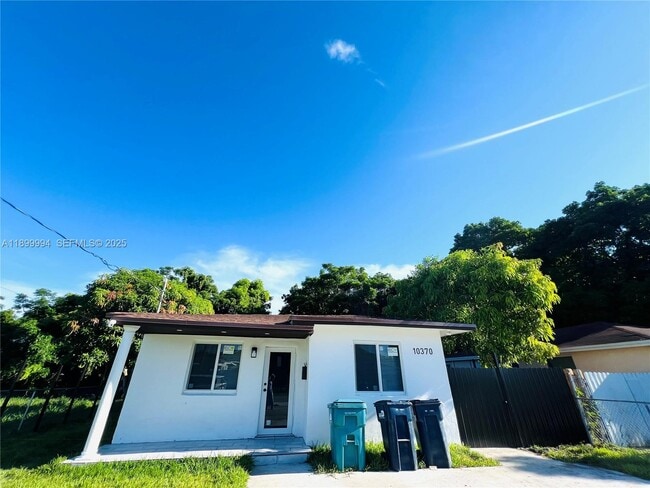 10370 SW 174th Terrace in Miami, FL - Foto de edificio - Building Photo