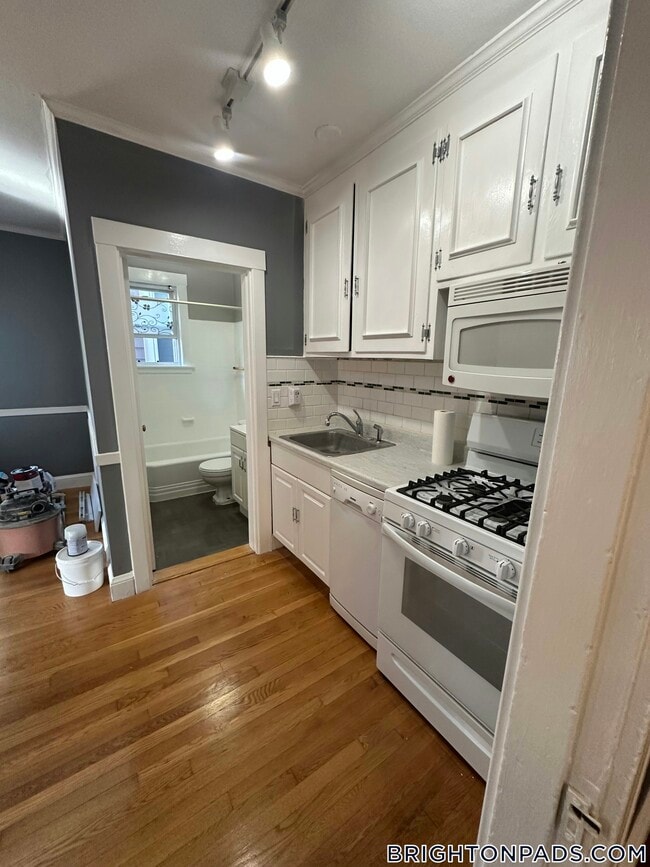 24 Shannon St