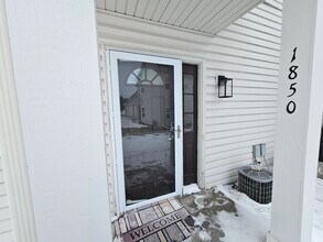 1850 Stoney Ln, Unit 419 in Slinger, WI - Building Photo - Building Photo