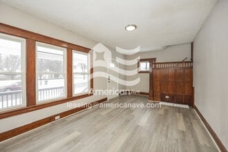 1027 Delia Ave in Akron, OH - Foto de edificio - Building Photo