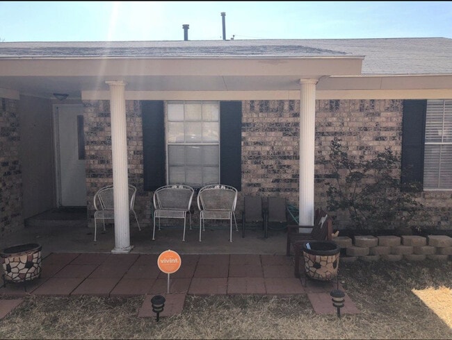 1724 E Pine Ave in Midland, TX - Building Photo - Building Photo