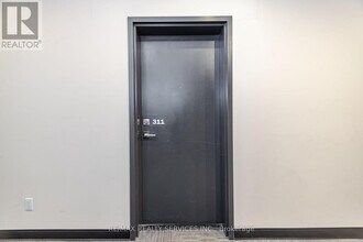 690 King St W in Kitchener, ON - Building Photo - Building Photo