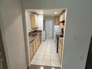 5718 Ravenspur Dr, Unit 202 in Rancho Palos Verdes, CA - Building Photo - Building Photo