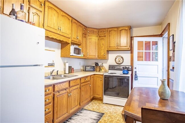 1609 8th St E in Menomonie, WI - Building Photo - Building Photo