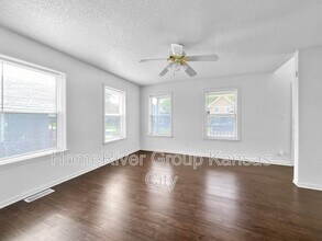 1614 E 37th St in Kansas City, MO - Foto de edificio - Building Photo