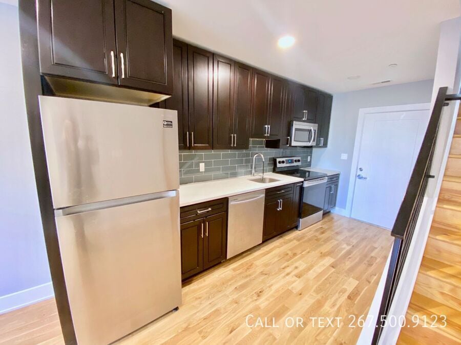 1523 W Girard Ave in Philadelphia, PA - Building Photo