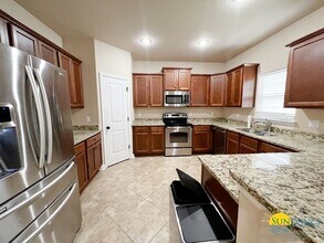 6054 Diamante Dr in Crestview, FL - Building Photo - Building Photo