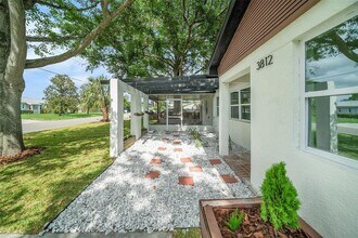 3812 W Rogers Ave in Tampa, FL - Building Photo - Building Photo