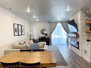 941 E Whistle Dr in Clearfield, UT - Building Photo - Building Photo