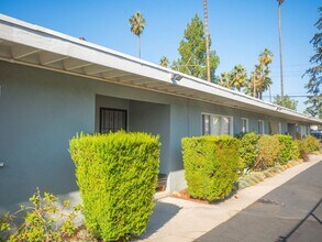 15758 Sherman Way in Van Nuys, CA - Building Photo - Building Photo