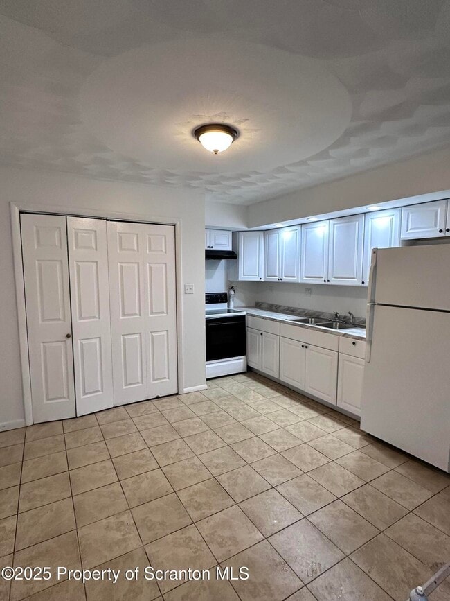 1215 Lori Dr in Old Forge, PA - Building Photo - Building Photo