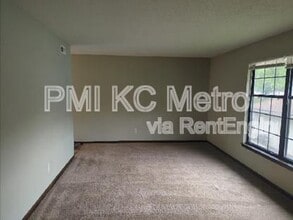 1012 NE Lindsay Ave in Lee's Summit, MO - Building Photo - Building Photo
