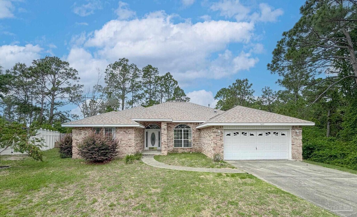 9639 Westgate Cir in Pensacola, FL - Building Photo